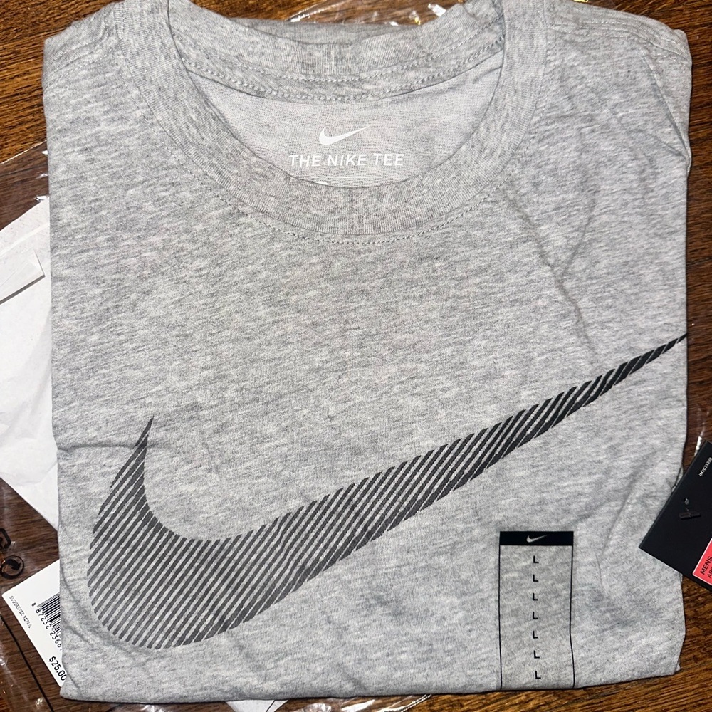 Nike Shirt The Nike Tee Standard Fit Gray Swoosh Front - Size SM MED LG XL - NEW - Picture 3 of 9